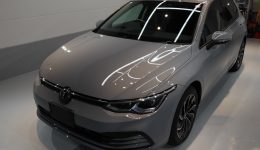 VW　ゴルフ　ハード研磨＋グロスアーマー＋ホイールコーティング＋全面ガラス撥水コーティング施工！！